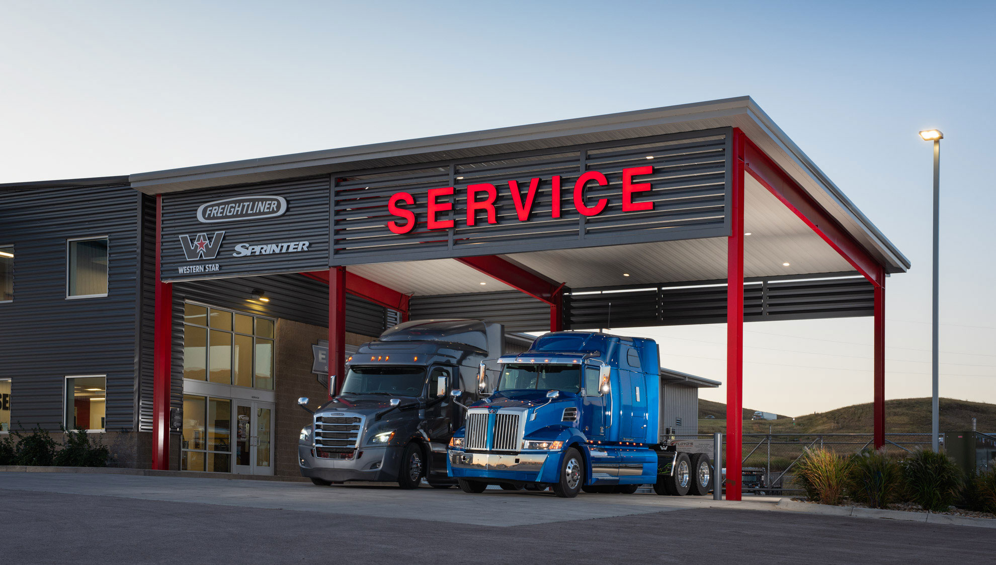 Floyd's Truck Center service center